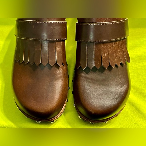 KELSI DAGGER BROOKLYN: Woman size 6 Brown leather clogs that slip on with ease. - Picture 7 of 11